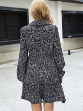 Vestido de manga larga con solapa y estampado de leopardo